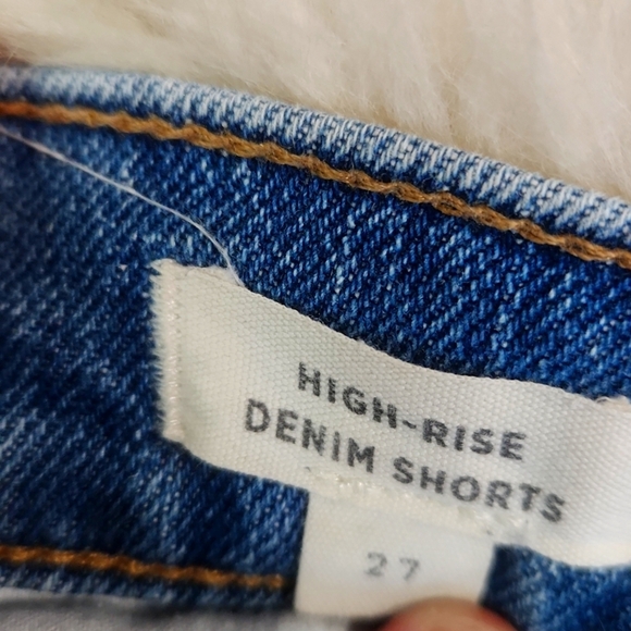 Madewell HighRise Button Fly Medium Wash Jean Shorts - Picture 5 of 6
